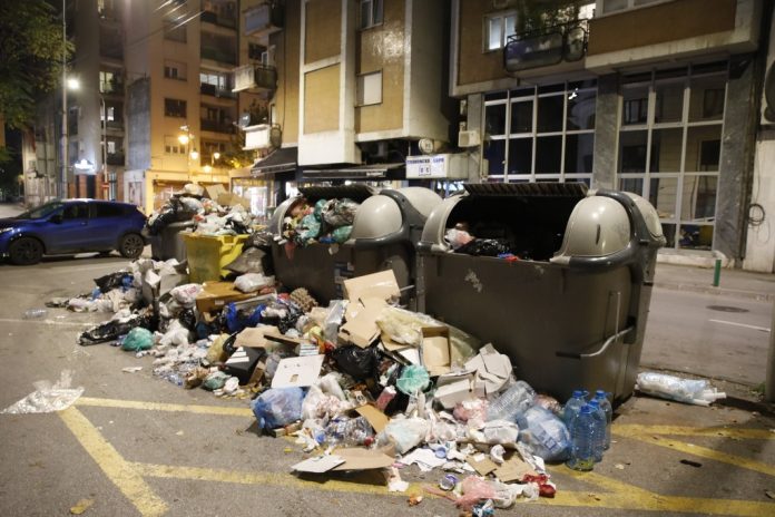 Σκουπίδια-Σκόπια